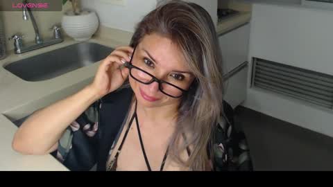 Snapshot of esperanza86_ chatting on 02/06/25, 03:16 Juliana online show from 02/06/25, 03:16