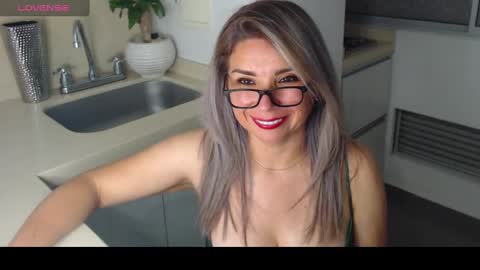 Snapshot of esperanza86_ chatting on 02/07/25, 12:42 Juliana online show from 02/07/25, 12:42