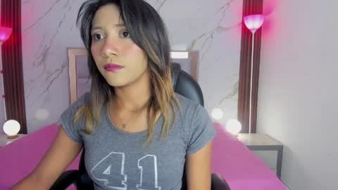 Snapshot of esperanzamora chatting on 04/04/26, 01:08 esperanzamora online show from 04/04/26, 01:08