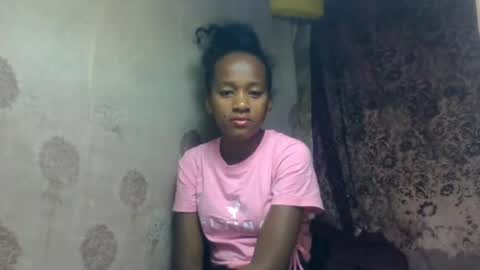 Snapshot of estancelee chatting on 06/20/26, 10:40 estancelee online show from 06/20/26, 10:40