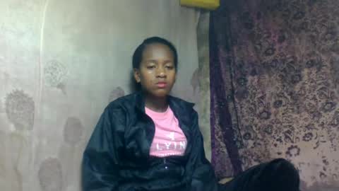Snapshot of estancelee chatting on 06/21/26, 12:35 estancelee online show from 06/21/26, 12:35
