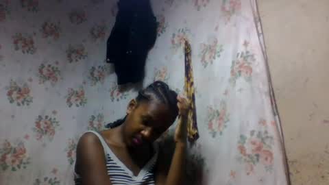 Snapshot of estancelee chatting on 07/27/26, 10:44 estancelee online show from 07/27/26, 10:44
