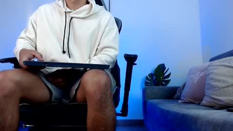 Snapshot of esteban_de_louise chatting on 04/20/26, 11:02 ESTEBAN online show from 04/20/26, 11:02