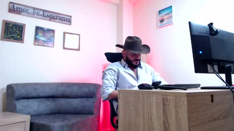 Esteban Fernandez online show from 04/17/26, 02:42