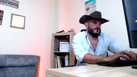 Esteban Fernandez online show from 05/04/26, 04:52