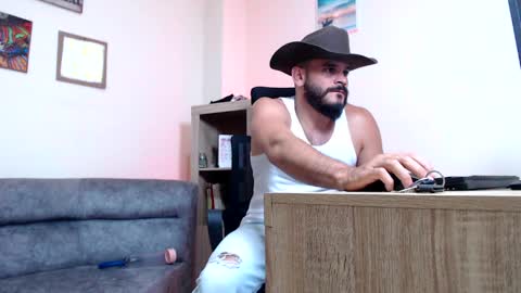 Esteban Fernandez online show from 05/06/26, 12:21