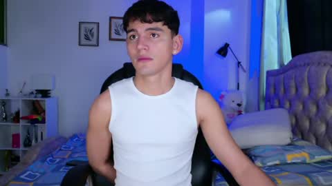 Snapshot of estebanperez_ chatting on 04/18/26, 11:14 Esteban online show from 04/18/26, 11:14