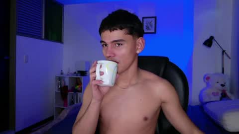 Snapshot of estebanperez_ chatting on 04/22/26, 10:50 Esteban online show from 04/22/26, 10:50