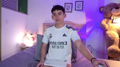 Snapshot of estebanperez_ chatting on 05/08/26, 11:04 Esteban online show from 05/08/26, 11:04