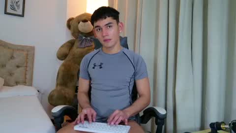 Snapshot of estebanperez_ chatting on 07/17/26, 11:39 Esteban online show from 07/17/26, 11:39