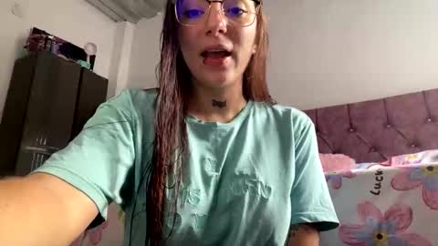 Snapshot of estefa1 chatting on 06/08/26, 09:37 estefa1 online show from 06/08/26, 09:37
