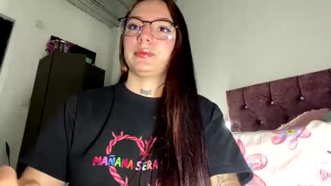 Snapshot of estefa1 chatting on 06/09/26, 02:17 estefa1 online show from 06/09/26, 02:17