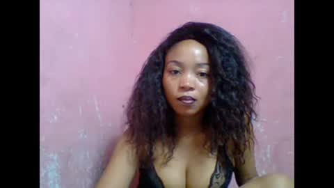 estelah20 online show from 10/21/25, 05:41