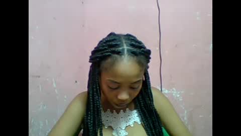 estelah20 online show from 11/18/25, 11:14