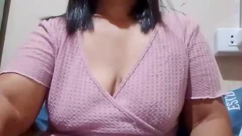 Snapshot of estella_babe chatting on 04/15/26, 12:23 estella_babe online show from 04/15/26, 12:23