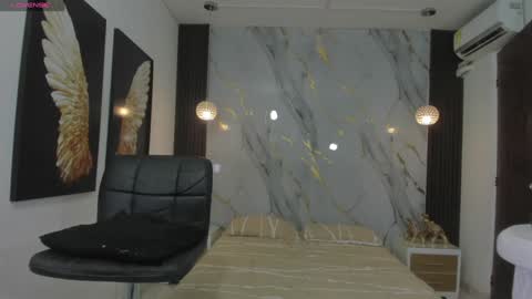 Snapshot of estephany_doll chatting on 12/21/24, 09:15 Estephany online show from 12/21/24, 09:15