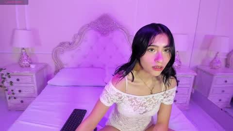 Snapshot of esthervalliere chatting on 04/07/26, 12:49 online show from 04/07/26, 12:49