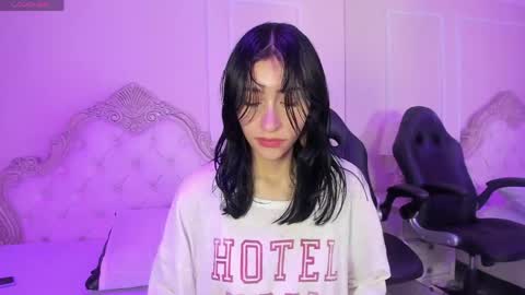 Snapshot of esthervalliere chatting on 04/08/26, 12:54 online show from 04/08/26, 12:54