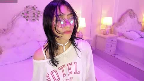 Snapshot of esthervalliere chatting on 04/11/26, 01:26 online show from 04/11/26, 01:26