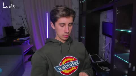 Snapshot of esthetics_boys chatting on 12/08/24, 11:40 LOUIS online show from 12/08/24, 11:40