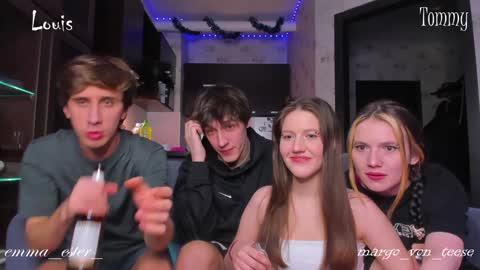 Snapshot of esthetics_boys chatting on 01/28/25, 07:42 LOUIS online show from 01/28/25, 07:42