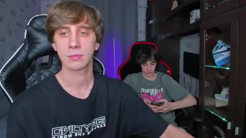 Snapshot of esthetics_boys chatting on 02/20/25, 07:19 LOUIS online show from 02/20/25, 07:19