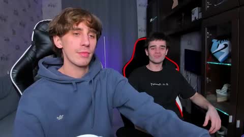 Snapshot of esthetics_boys chatting on 02/28/25, 02:31 LOUIS online show from 02/28/25, 02:31