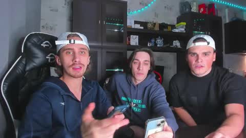 Snapshot of esthetics_boys chatting on 11/08/25, 12:22 LOUIS online show from 11/08/25, 12:22