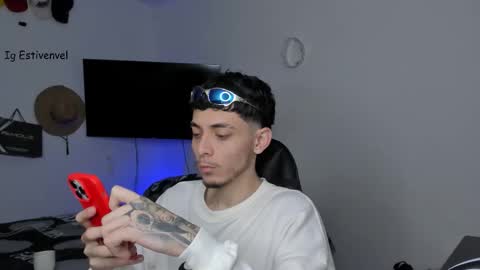 estivenvel online show from 10/11/25, 12:26