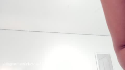 Snapshot of estrella_duran chatting on 12/15/24, 01:57 Estrellita online show from 12/15/24, 01:57