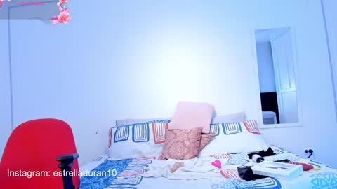 Snapshot of estrella_duran chatting on 01/17/25, 01:57 Estrellita online show from 01/17/25, 01:57