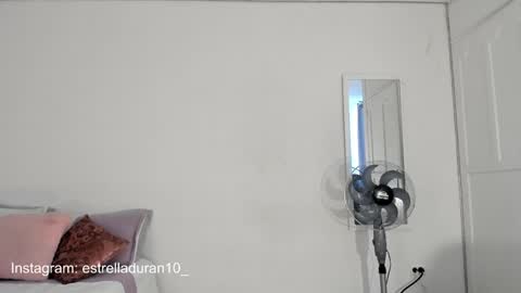 Snapshot of estrella_duran chatting on 01/29/25, 07:43 Estrellita online show from 01/29/25, 07:43