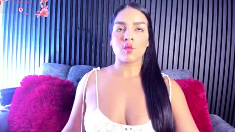 Estrella Garcia  online show from 05/25/26, 12:22