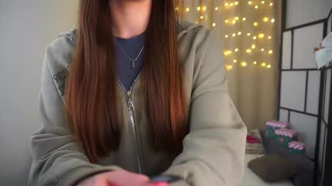 Snapshot of estrellabecnel chatting on 12/15/25, 08:24 Anna online show from 12/15/25, 08:24