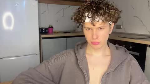 Snapshot of estremecerse chatting on 03/01/26, 11:56 Alex online show from 03/01/26, 11:56