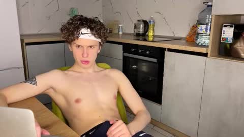 Snapshot of estremecerse chatting on 03/02/26, 01:40 Alex online show from 03/02/26, 01:40