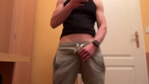 Snapshot of etat_on chatting on 01/07/25, 07:59 Tom online show from 01/07/25, 07:59