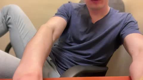 Snapshot of etat_on chatting on 02/13/25, 05:33 Tom online show from 02/13/25, 05:33