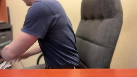 Snapshot of etat_on chatting on 02/17/25, 03:53 Tom online show from 02/17/25, 03:53