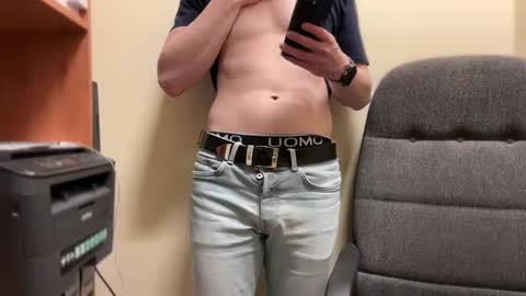 Snapshot of etat_on chatting on 02/18/25, 07:09 Tom online show from 02/18/25, 07:09