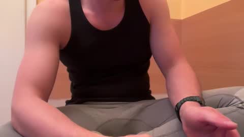 Snapshot of etat_on chatting on 09/26/25, 11:20 Tom online show from 09/26/25, 11:20