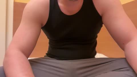 Snapshot of etat_on chatting on 12/14/25, 10:58 Tom online show from 12/14/25, 10:58