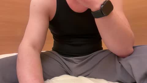 Snapshot of etat_on chatting on 12/17/25, 10:27 Tom online show from 12/17/25, 10:27