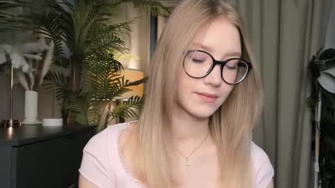 Natalie online show from 11/06/25, 05:41