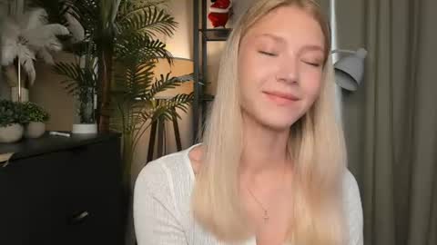 Snapshot of eternity_cuite chatting on 07/10/26, 06:39 Natalie online show from 07/10/26, 06:39