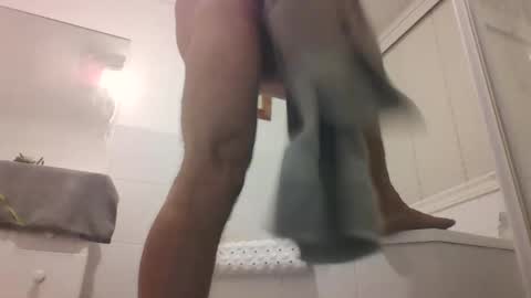 Snapshot of etextratestacle chatting on 12/11/24, 05:04 ET online show from 12/11/24, 05:04