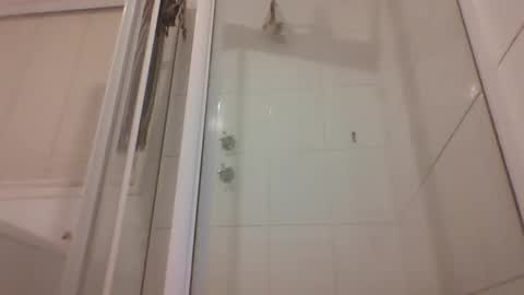 Snapshot of etextratestacle chatting on 11/16/25, 04:45 ET online show from 11/16/25, 04:45