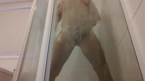 Snapshot of etextratestacle chatting on 12/18/25, 07:09 ET online show from 12/18/25, 07:09