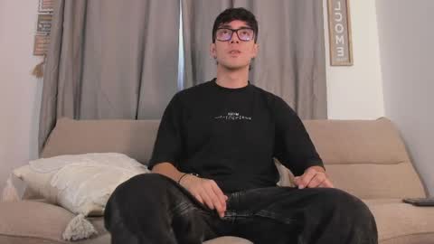 etham_wolf1 online show from 03/30/26, 05:47