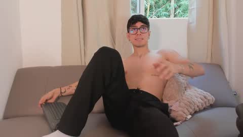 etham_wolf1 online show from 03/31/26, 05:57